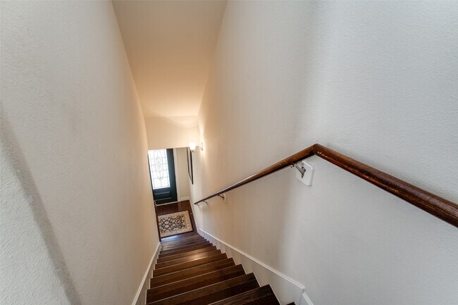 Building Photo - 2110 Shearn St