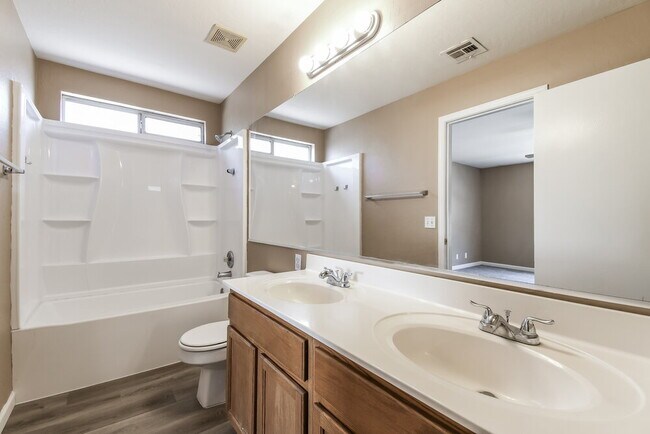 Building Photo - 527 N Bailey Cir