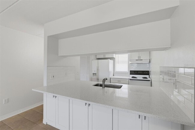 Building Photo - 12760 Indian Rocks Rd