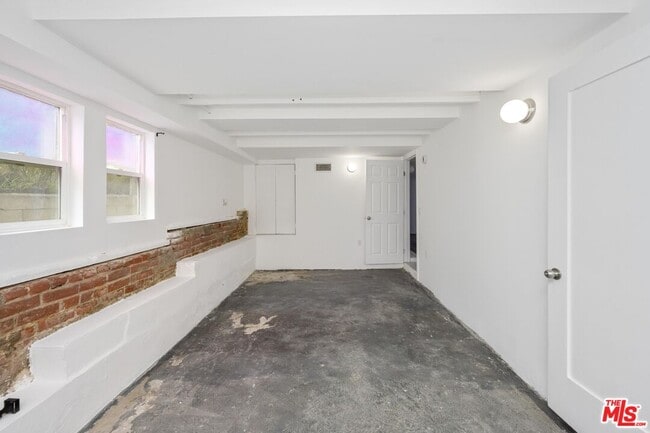 Building Photo - 1664 W 12th St