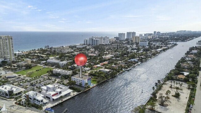 Building Photo - 105 S Riverside Dr
