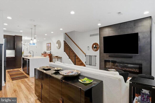 Building Photo - 159 Green Ln