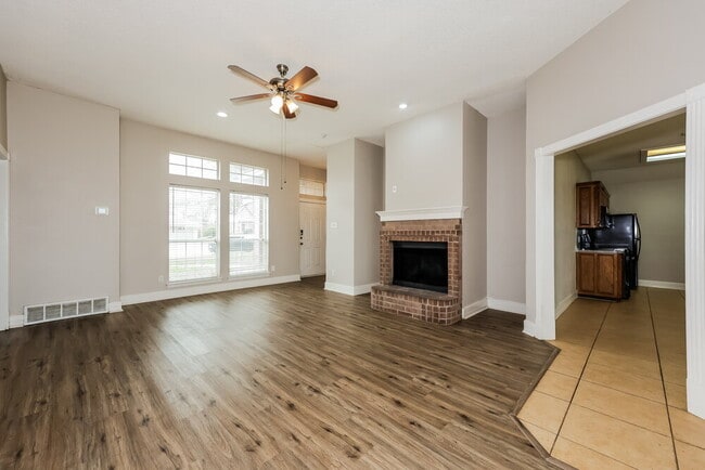 Building Photo - 724 Nicole Dr