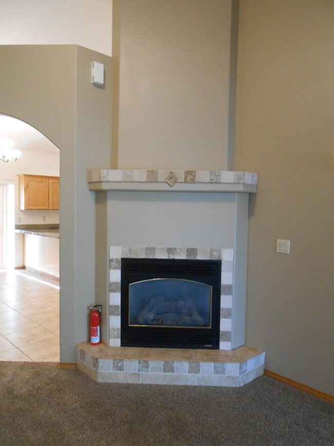 Building Photo - 1021 SW Crosscut Ct