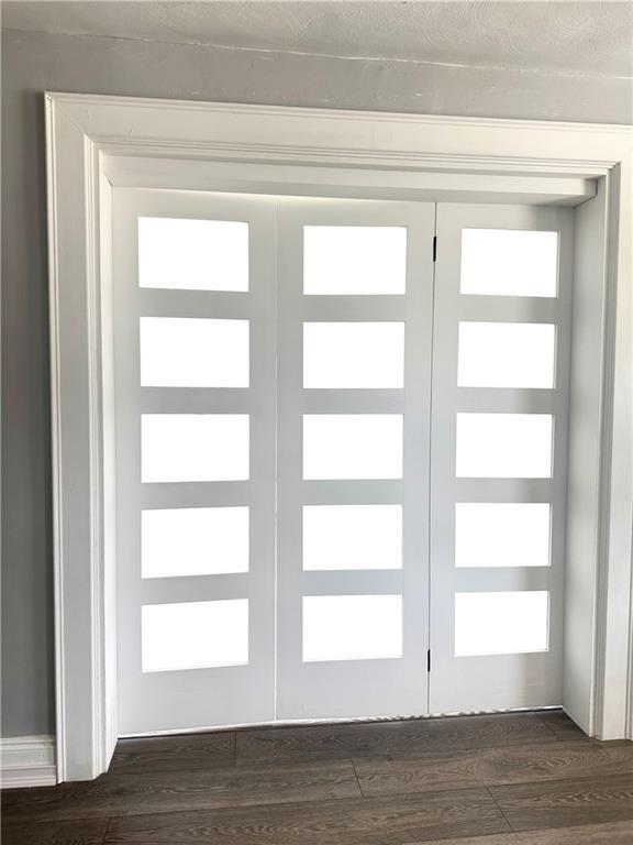 Building Photo - 804 Main St