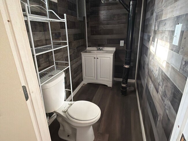 Building Photo - Two Bedroom & 1.5 Baths, Finished Basement!