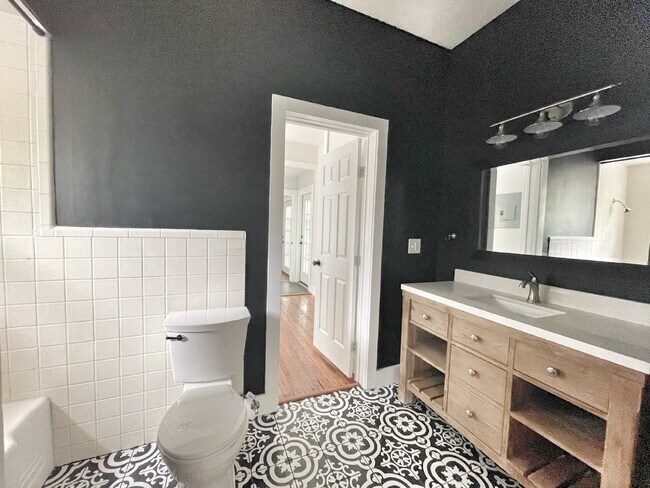 Building Photo - Charming 2 Bedroom, 2 Bath Home on Corner ...
