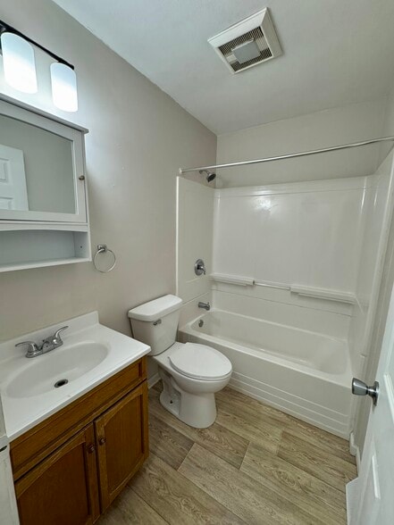 Building Photo - 671 W 64th St