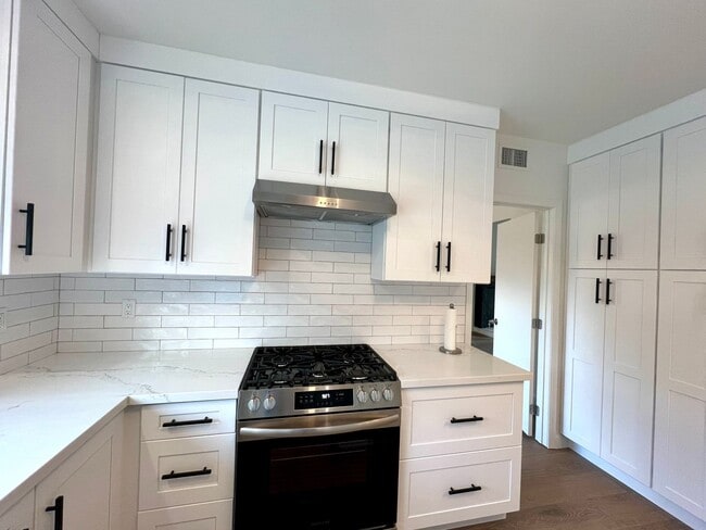 Building Photo - Rare 4 Bedroom pool home available in Cypress