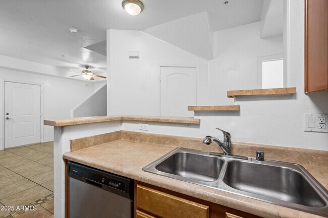 Building Photo - 4608 W Maryland Ave