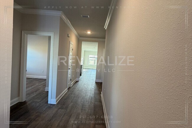 Building Photo - 14901 Dayton Cir
