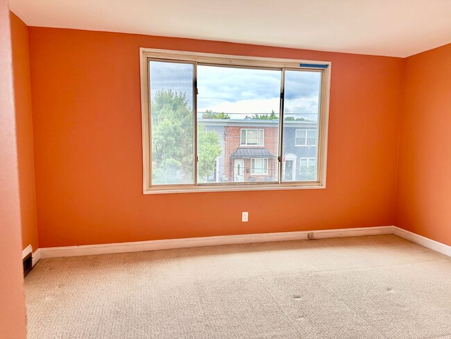 Building Photo - Charming 3-bedroom, 1.5-bathroom! Pets Wel...