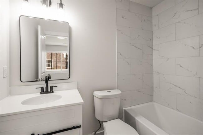 Building Photo - 3165 Dogwood Dr