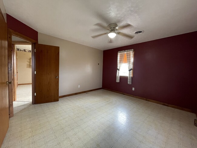 Building Photo - 7094 N 550 E