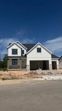 Building Photo - 204 N Rick Way