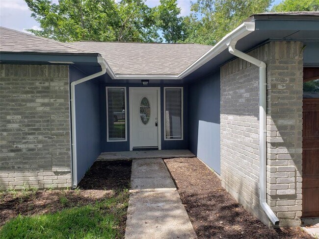 Building Photo - 17026 Stone Stile Dr