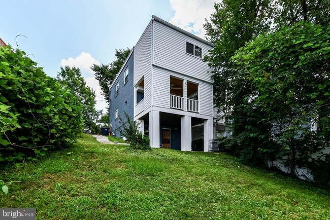 Building Photo - 531 Hilltop Terrace SE