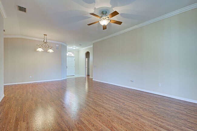 Building Photo - 2134 Boxwood St