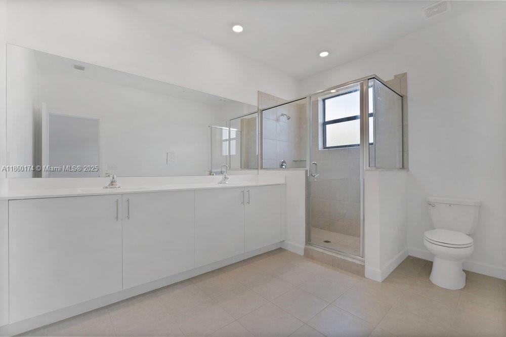 Building Photo - 250 SW 159th Ln