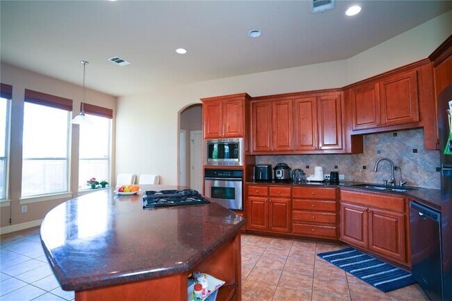 Building Photo - 11608 Spicewood Pkwy