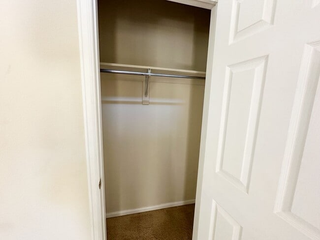 Building Photo - Bright, Spacious 2-Bedroom Home in Aurora with Room to Grow