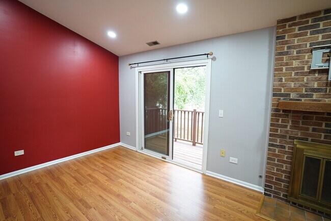 Building Photo - 361 Farnsworth Ct