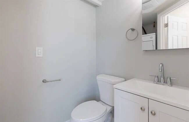 Building Photo - Secure This Beautiful Unit Today