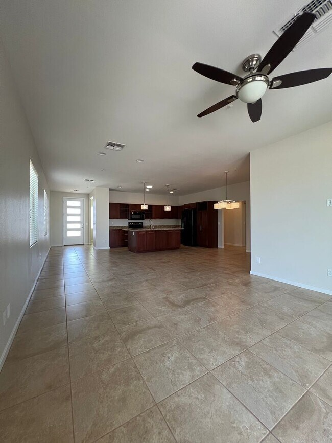 Building Photo - 3546 E Ravenswood Dr
