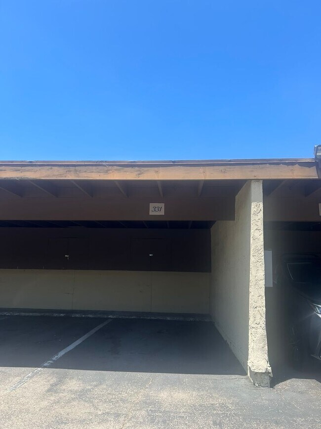 Building Photo - 615 Fredricks Ave