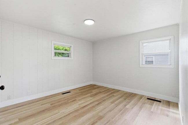 Building Photo - 4370 Saylor St