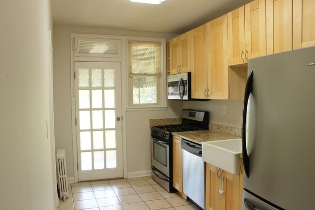 Building Photo - 3515 Parklawn Ave