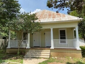 Building Photo - 1018 Chestnut St