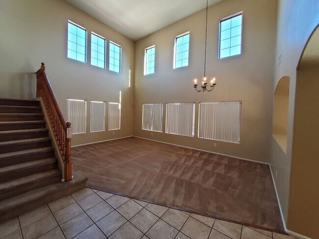 Building Photo - Beautiful 4 bedroom