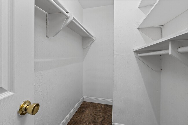 Building Photo - 404 Cavendish Dr