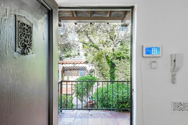 Building Photo - 1846 Holmby Ave