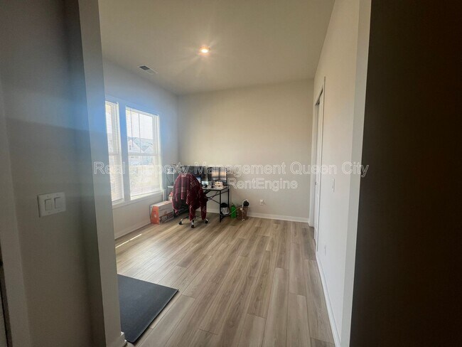 Building Photo - 7111 Wayfarer Dr