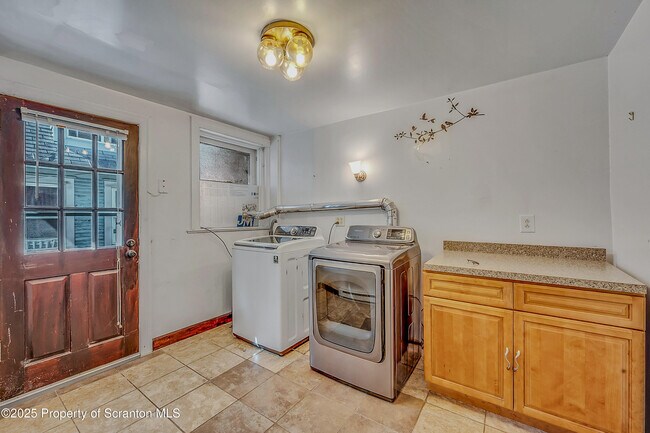 Building Photo - 533 S Franklin St