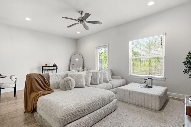 Building Photo - 25 Crossing Ln