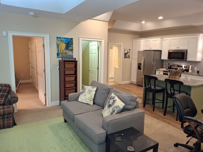 Building Photo - 203 Trinity Way