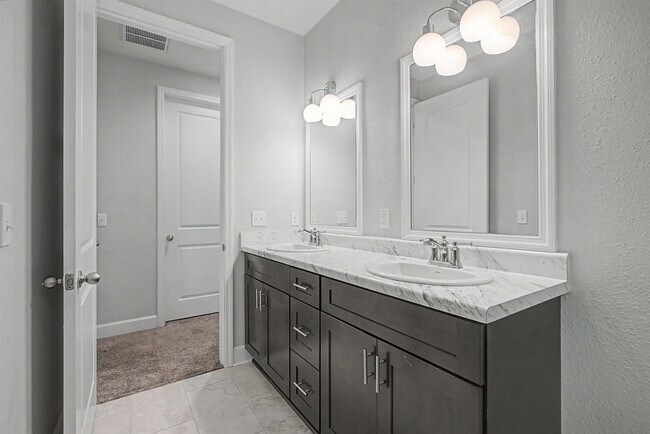Building Photo - 4482 River Breeze Ln