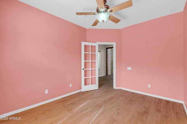 Building Photo - 2040 W Kathleen Rd