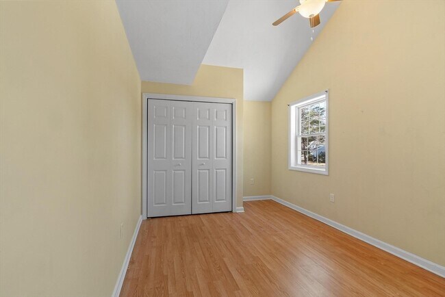 Building Photo - 27 Pine St