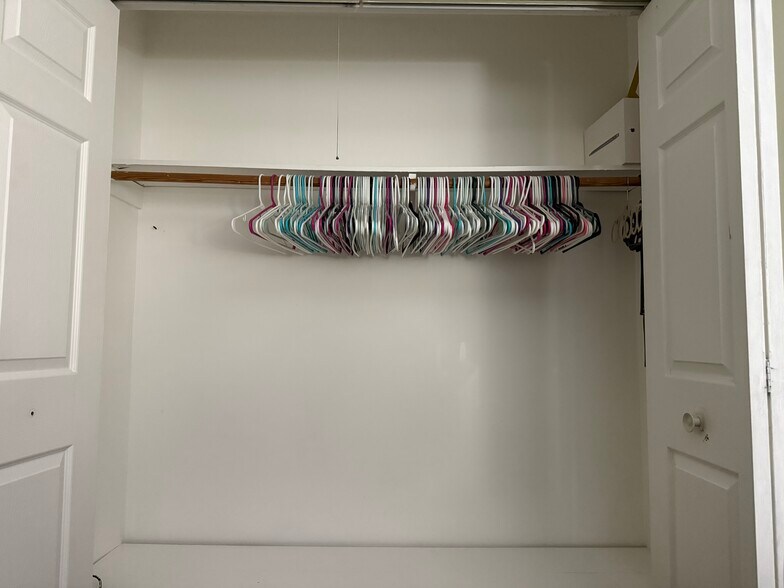 Building Photo - 685 E Fullerton Ave