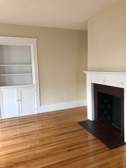 Building Photo - 597 S Main St