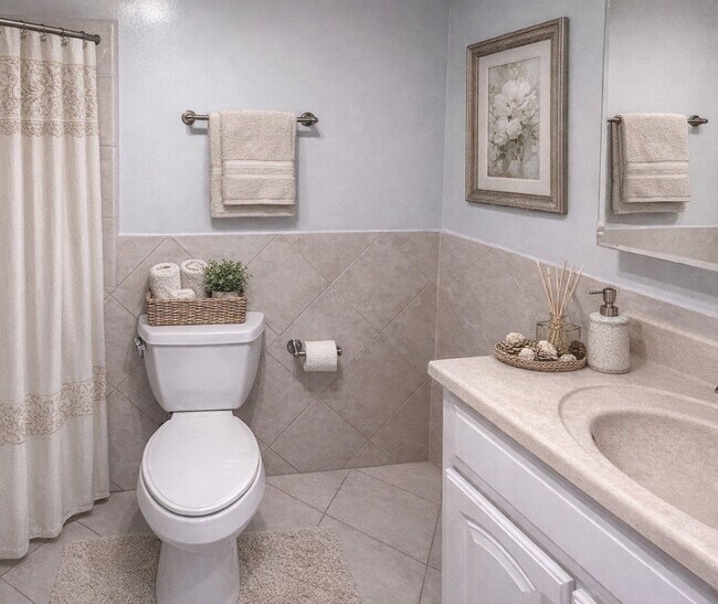 Building Photo - 2850 N Palm Aire Dr