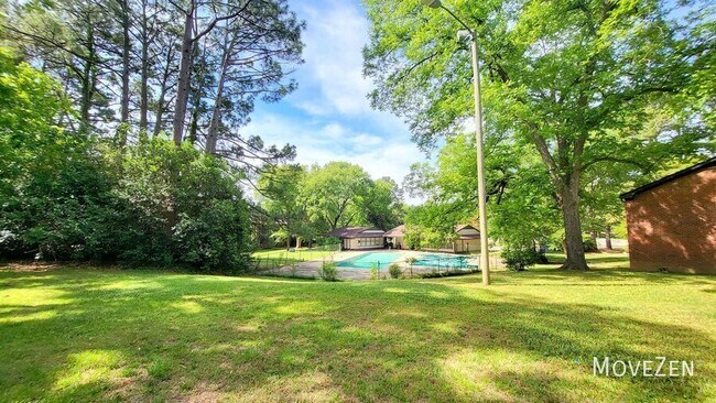 Building Photo - 5805 Nottoway Ct