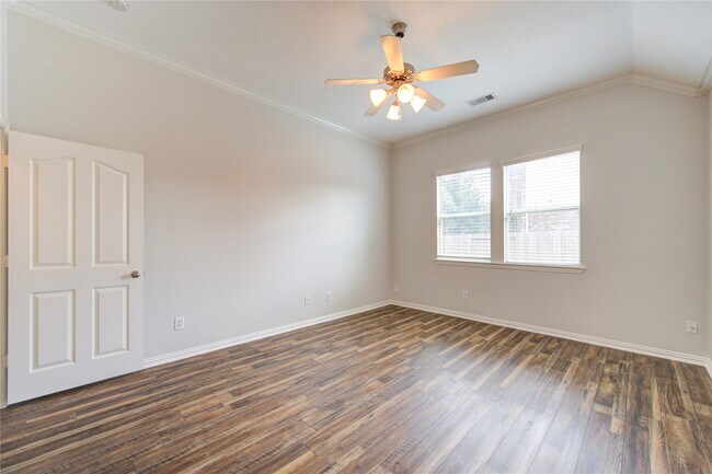 Building Photo - 24615 Lakecrest Bend Dr