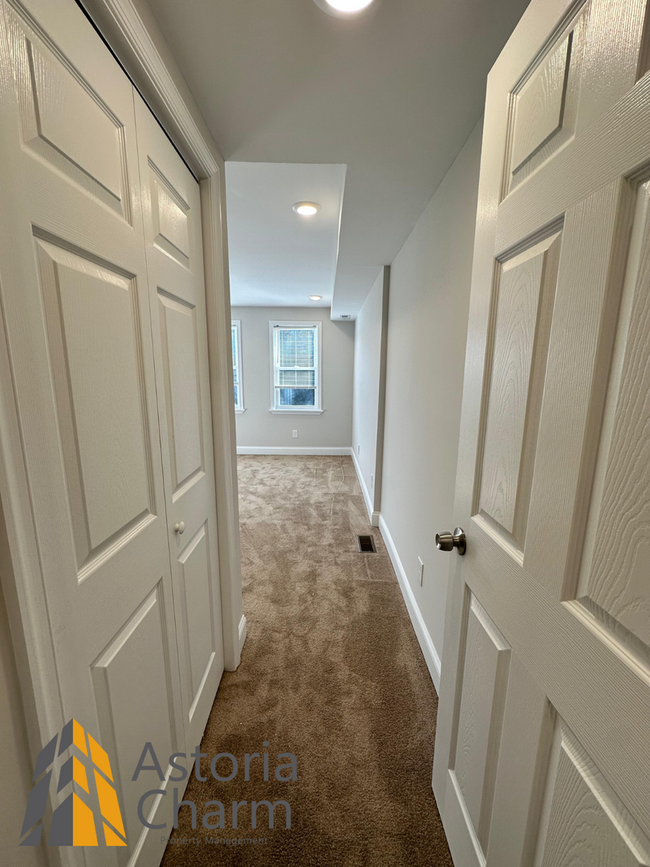 Building Photo - Recently Renovated 2 bedroom 1.5 bathroom ...