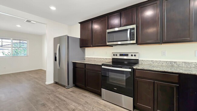 Building Photo - Gorgeous 4 year old home!