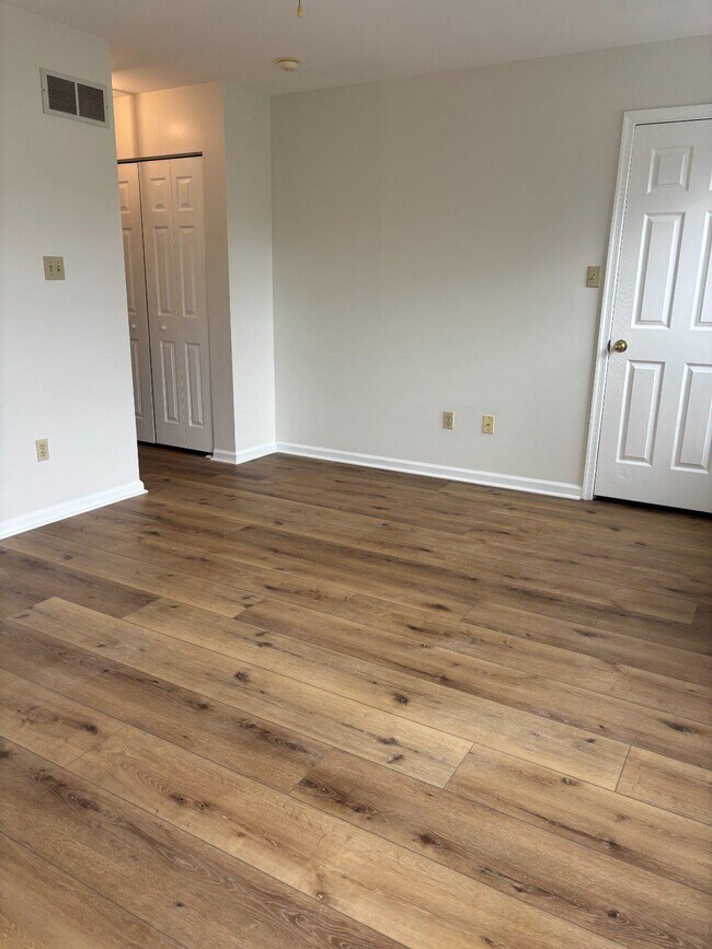 Building Photo - 4220 Elm Ct